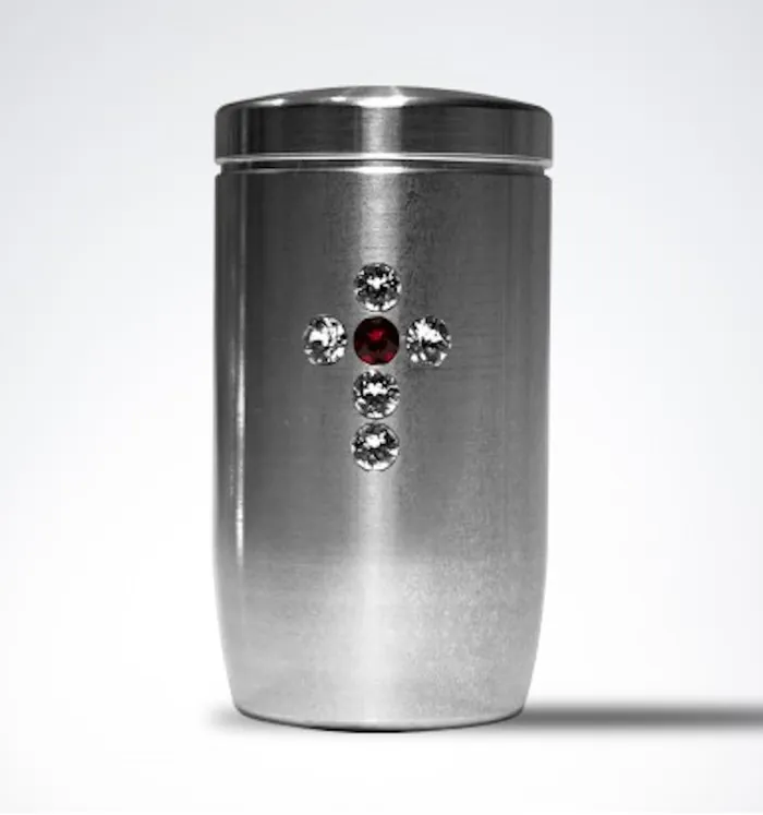 Weiße Urne mit rotem Kreuz
